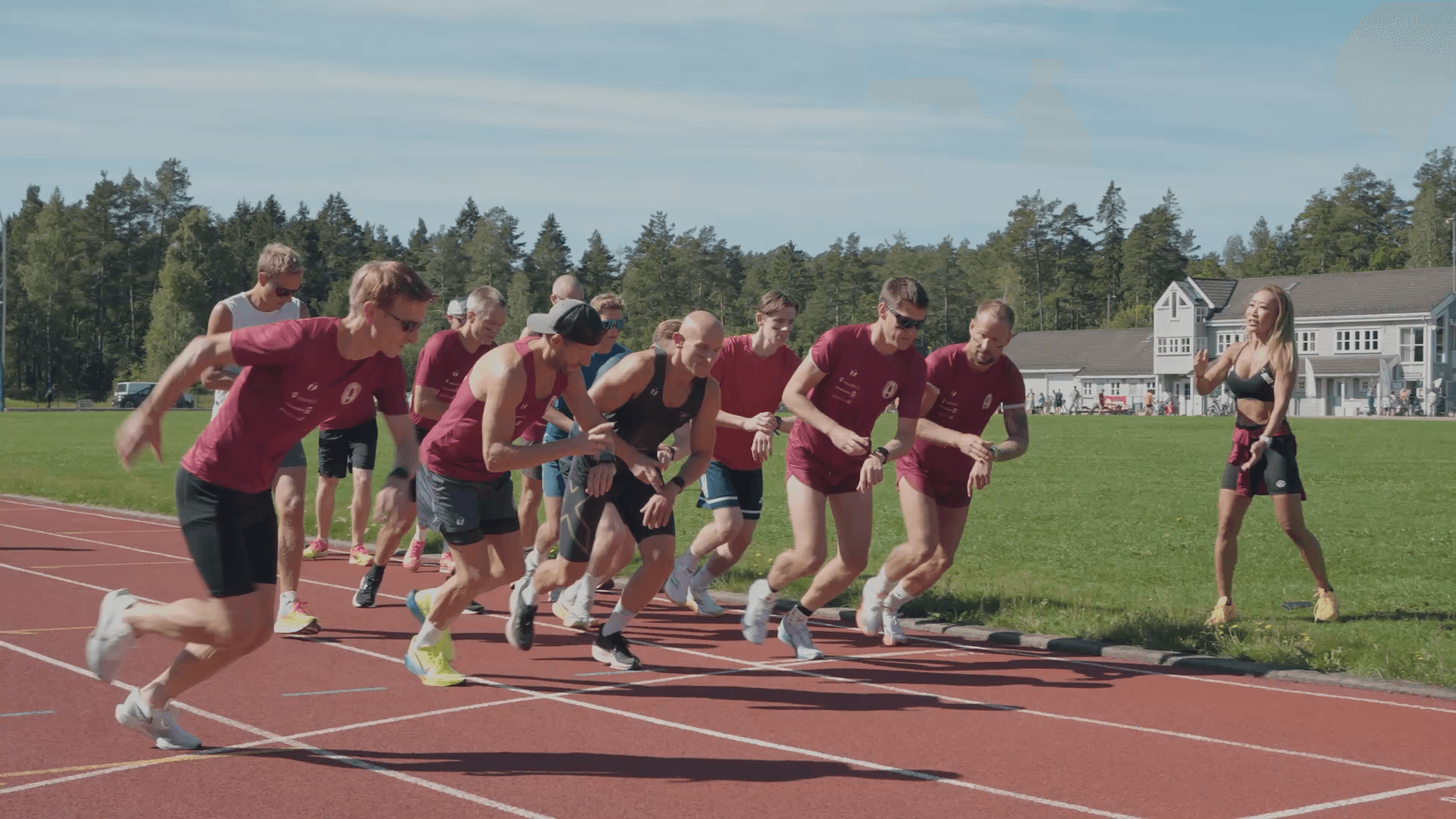 Løpere i startfeltet på en løpebane